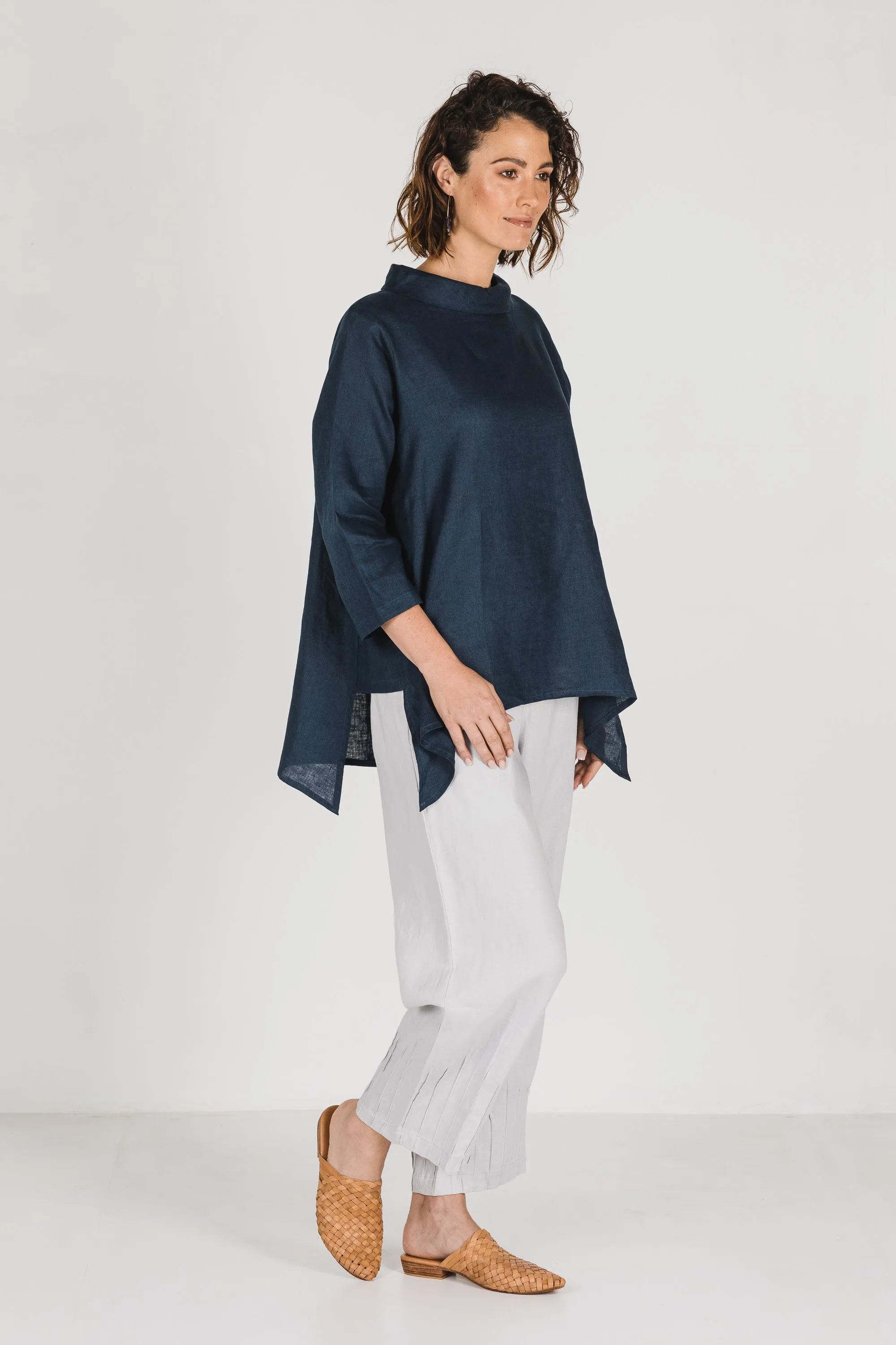 Caro Linen Top Navy