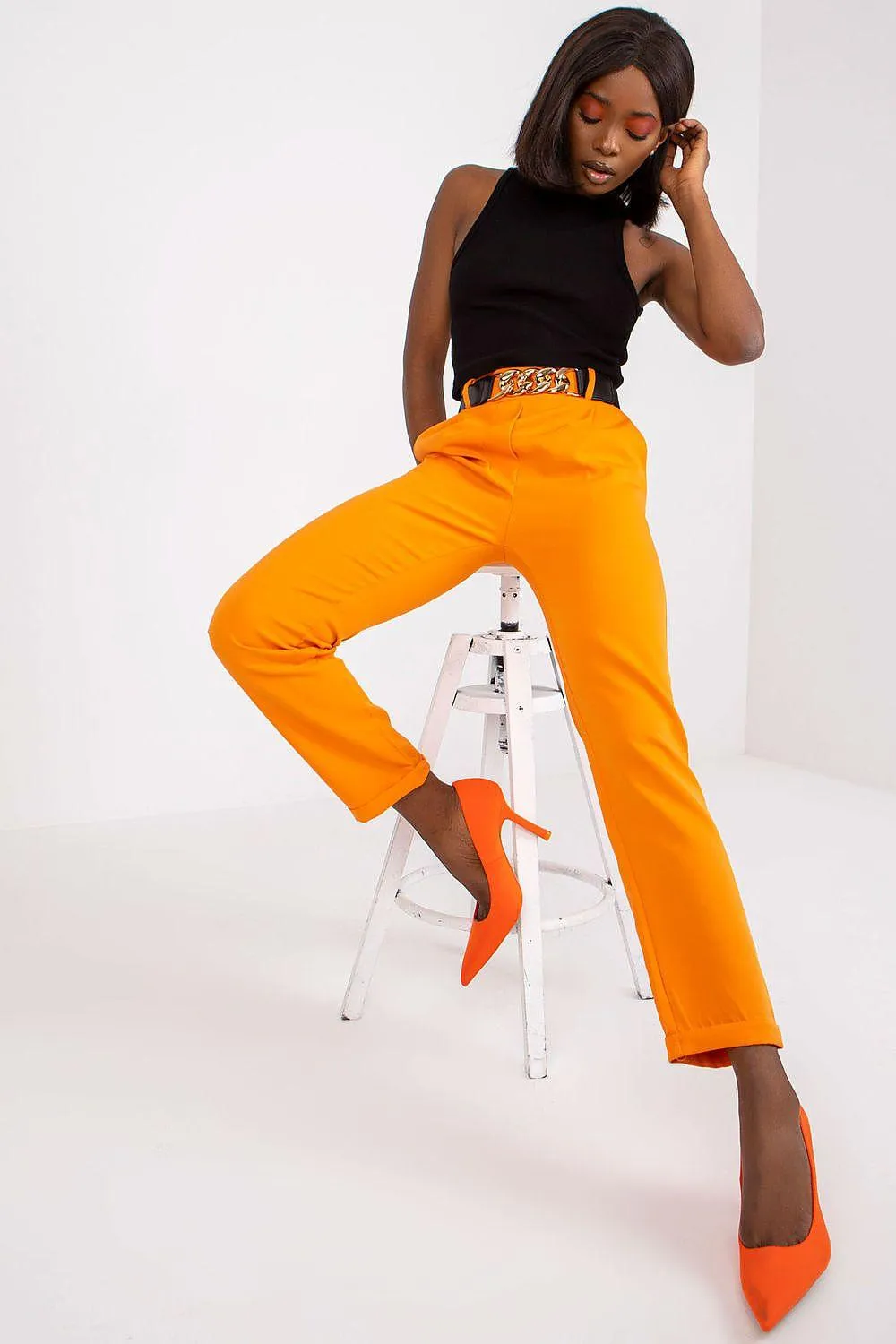 Chic Italian High-Waisted Trousers for Women: A Fashion Essential