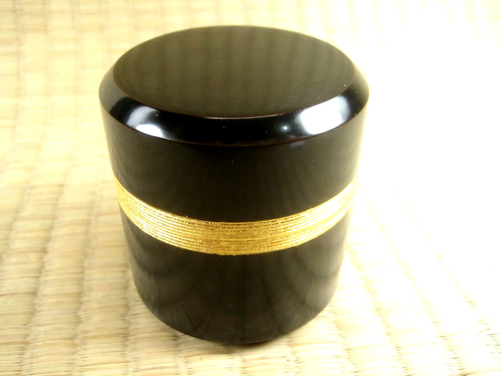 Vintage Japanese Natsume Fubuki Tea Ceremony Caddy Lacquered Gold Ribon 2 3/4"